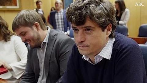 Pablo Iglesias, escoltado por la dirección de Podemos