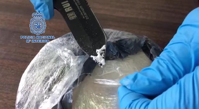 Detenido un hombre que escondía un kilo de cocaína en el interior de un queso