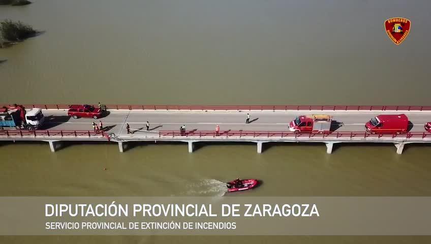 Una mujer muere al caer con su coche al Ebro tras chocar con un autobús