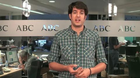 El ministro de Economía, Luis de Guindos, junto a la vicepresidenta del Gobierno, Soraya Sáenz de Santamaría, y el ministro de Hacienda Cristóbal Montoro