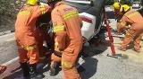 Vídeo: muere el conductor de un coche tras caer por un terraplén de seis metros