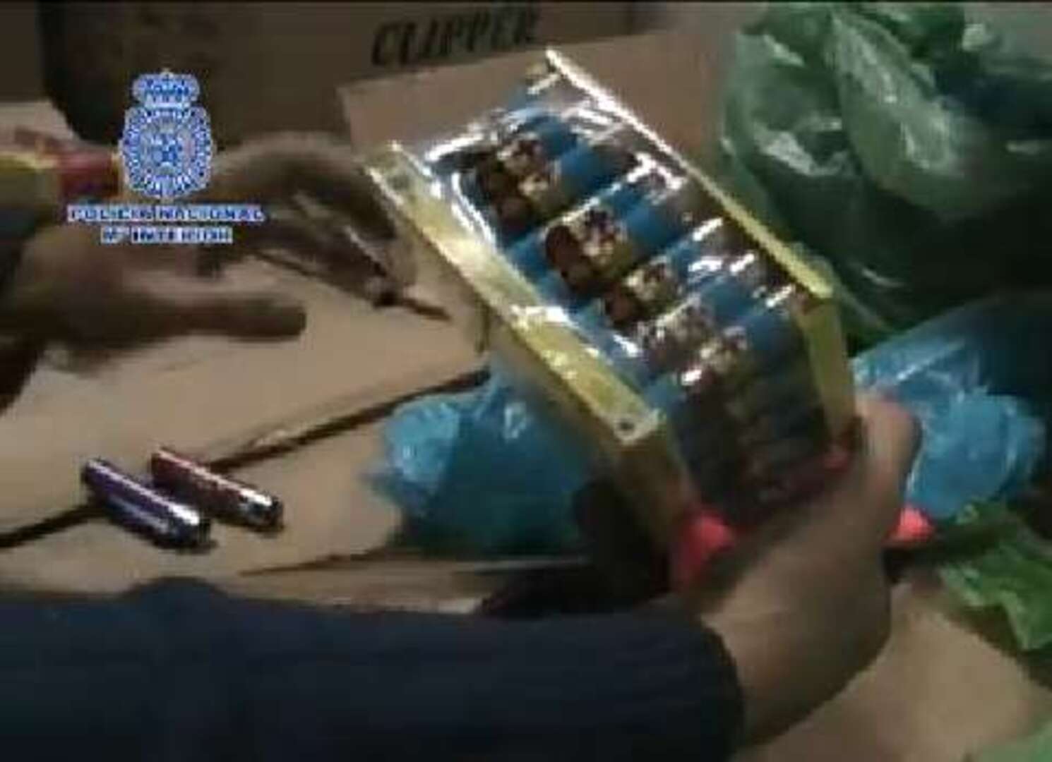 Encuentran una fábrica clandestina con empleados esclavizados y 1,6 millones de productos falsificados