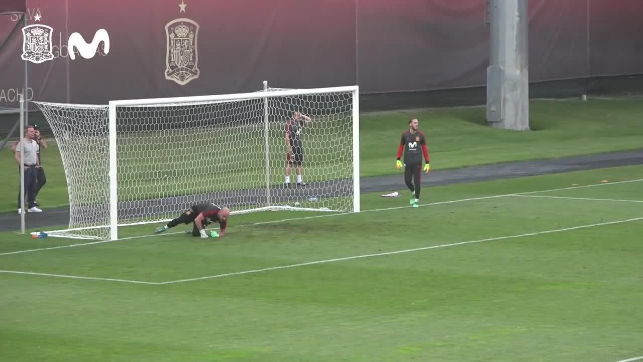 Los porteros de la Selección lo paran todo... en los entrenamientos