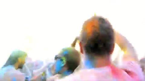 La segunda edición de la fiesta Monsoon Holi Madrid en Lavapiés, en el 2015