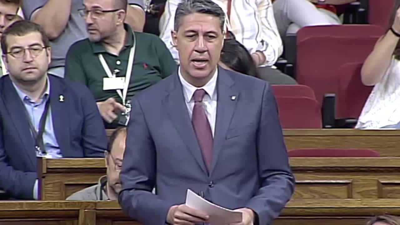 Pere Aragonès y Quim Torra, durante la sesión plenaria de hoy