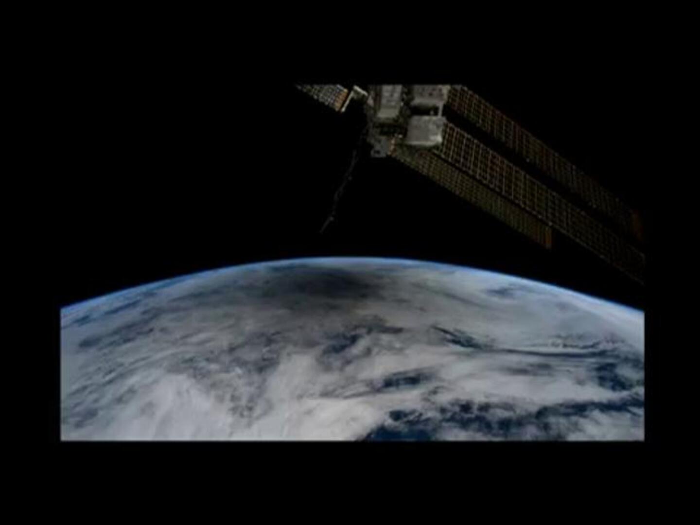 Vídeo del eclipse solar del pasado lunes visto desde el espacio