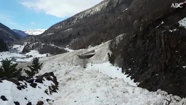 Los alrededores del Hotel de Llanos del Hospital, bajo un manto de nieve