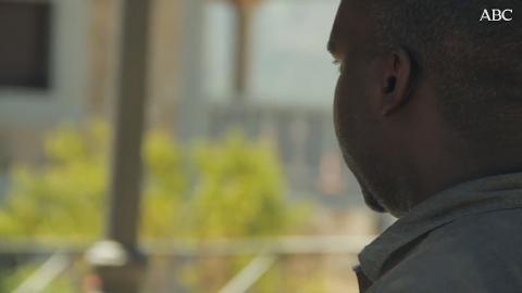 Vídeo: Abdul se ha pasado la vida huyendo. Hoy vive en Madrid. Ésta es su historia.