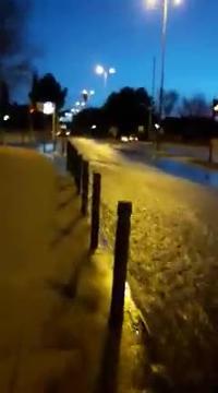 Operarios municipales y de la empresa Tagus arreglar la rotura de la tubería