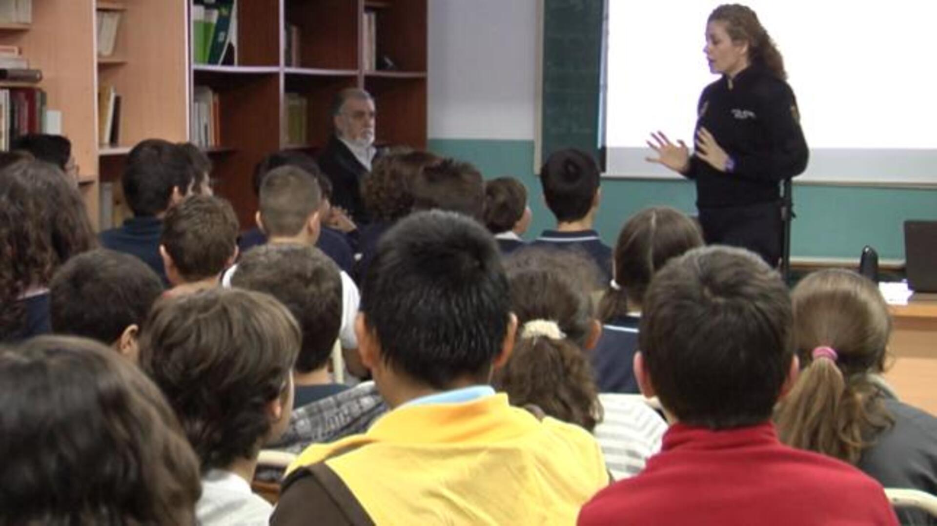 «Los adolescentes comparten fotografías eróticas en redes sociales con mucha facilidad»