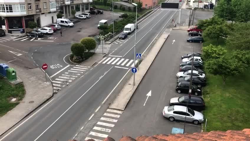 Los atracadores de una joyería huyen con las ruedas pinchadas tras saltarse la barrera policial