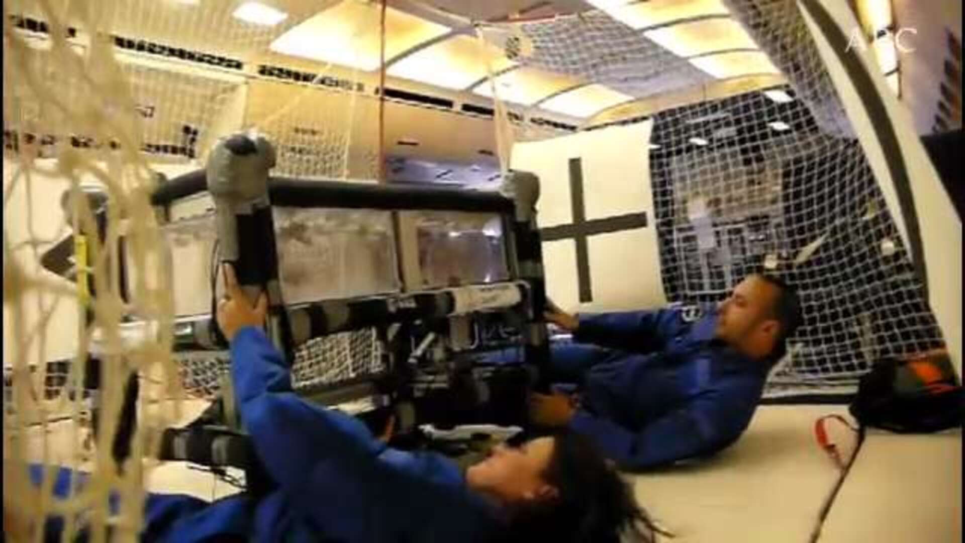 ¿Cómo flota un ratón en gravedad cero?