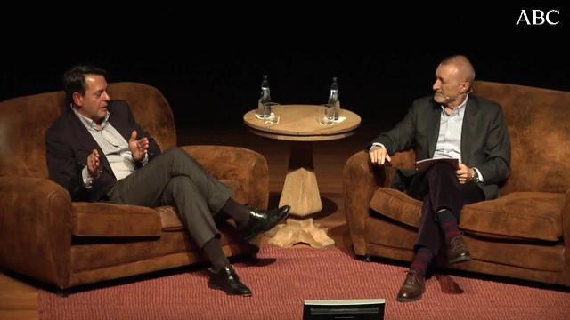 El pintor de batallas y el escritor y aadémico charlan sobre pintura e historia