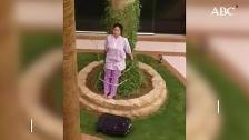 Una familia adinerada de Arabia Saudí castiga a una trabajadora filipina atándola a un árbol