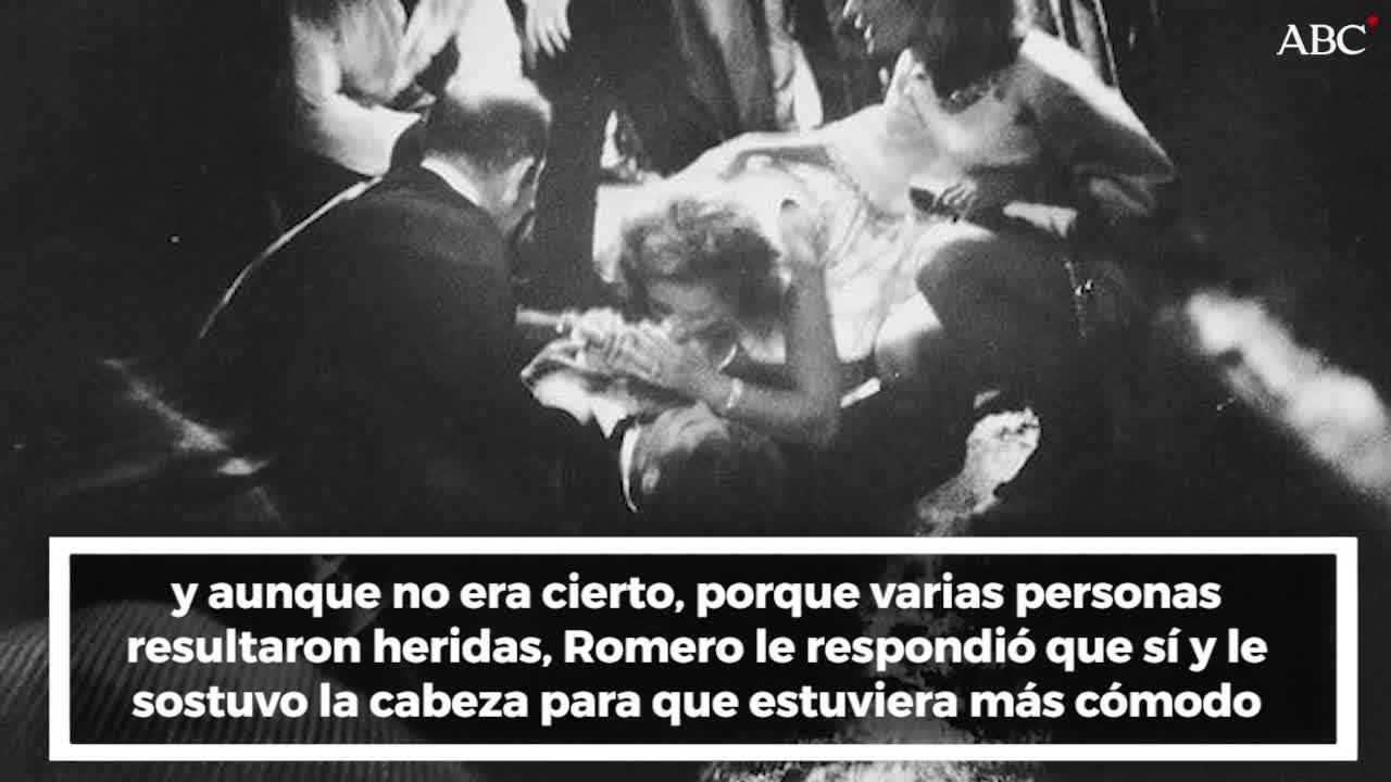 Juan Romero, juto a Robert Kennedy, que yace en un pasillo del Hotel Ambassador instantes después de ser tiroteado abatido