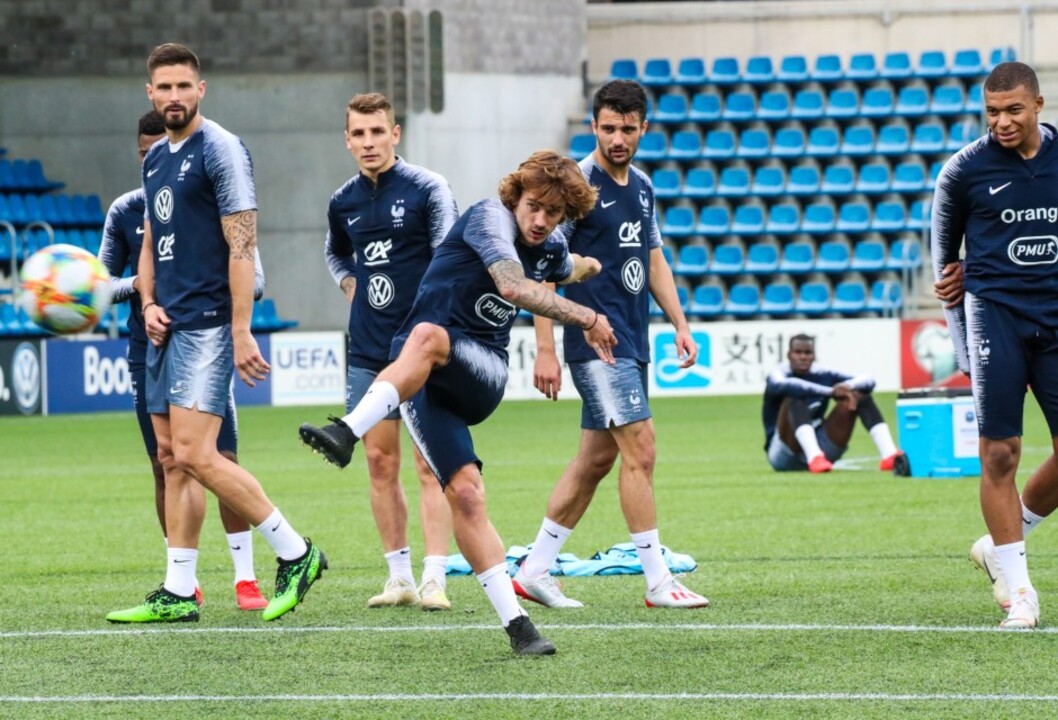 Travail devant le but pour les Bleus,