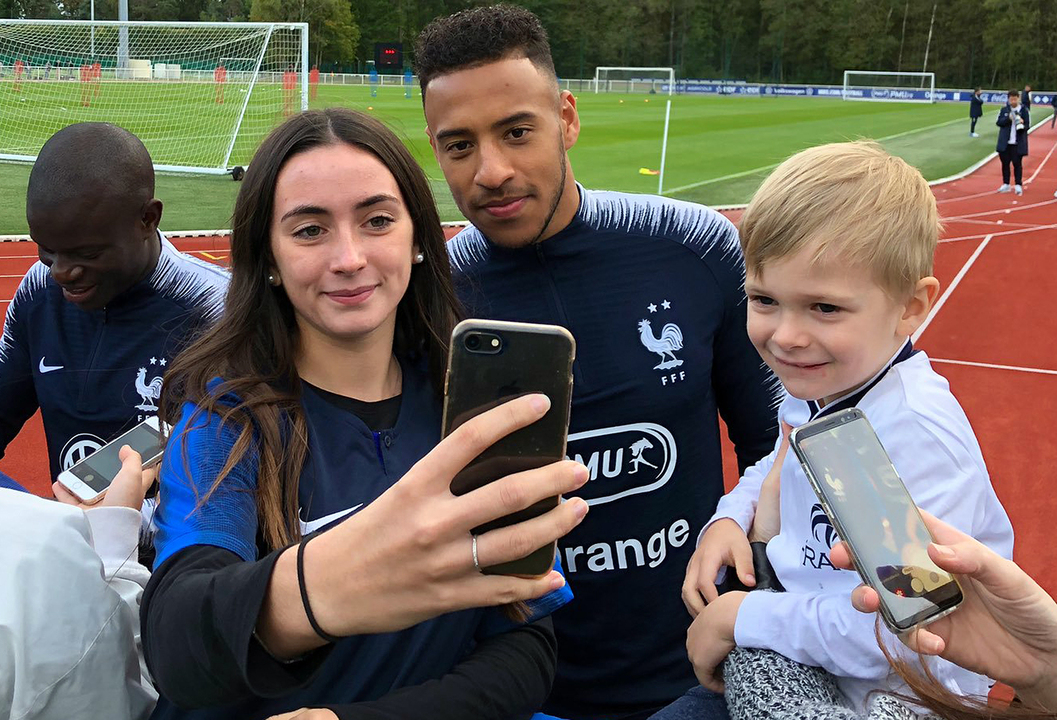 Selfies et dédicaces avec les supporters
