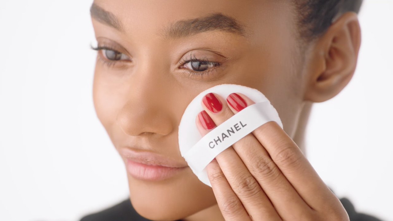Chanel Moon Light Natural Finish Loose Powder Review, Photos, Swatches