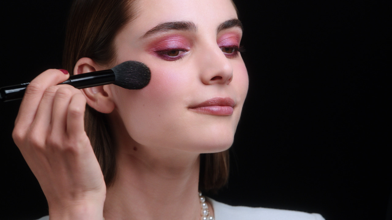 DIAMOND DUST Oversize illuminating powder | CHANEL