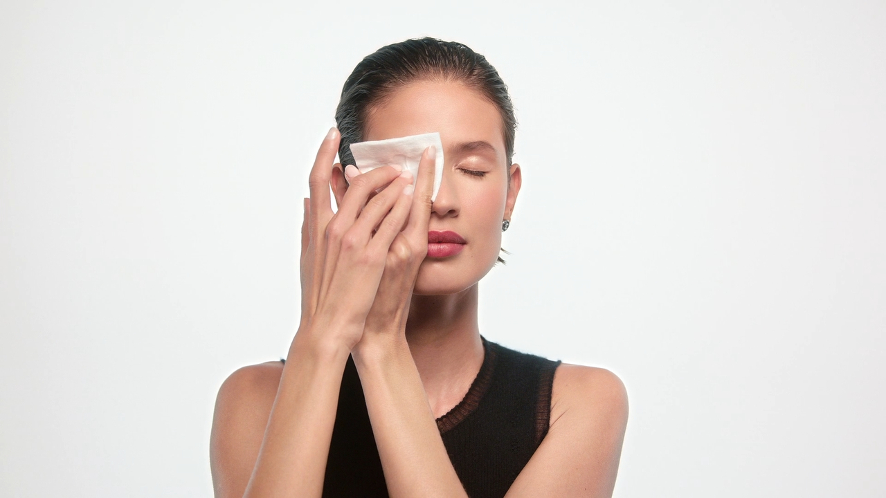 DÉMAQUILLANT LACTÉ INTENSE Gentle Makeup Remover for Eyes and Lips