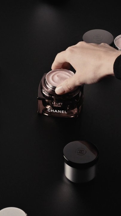LE LIFT: Smoothing, Anti-Aging Skincare – Helps Support Collagen