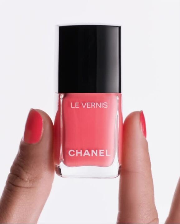 カラー バランス - HANDS ON - 特集 | CHANEL シャネル