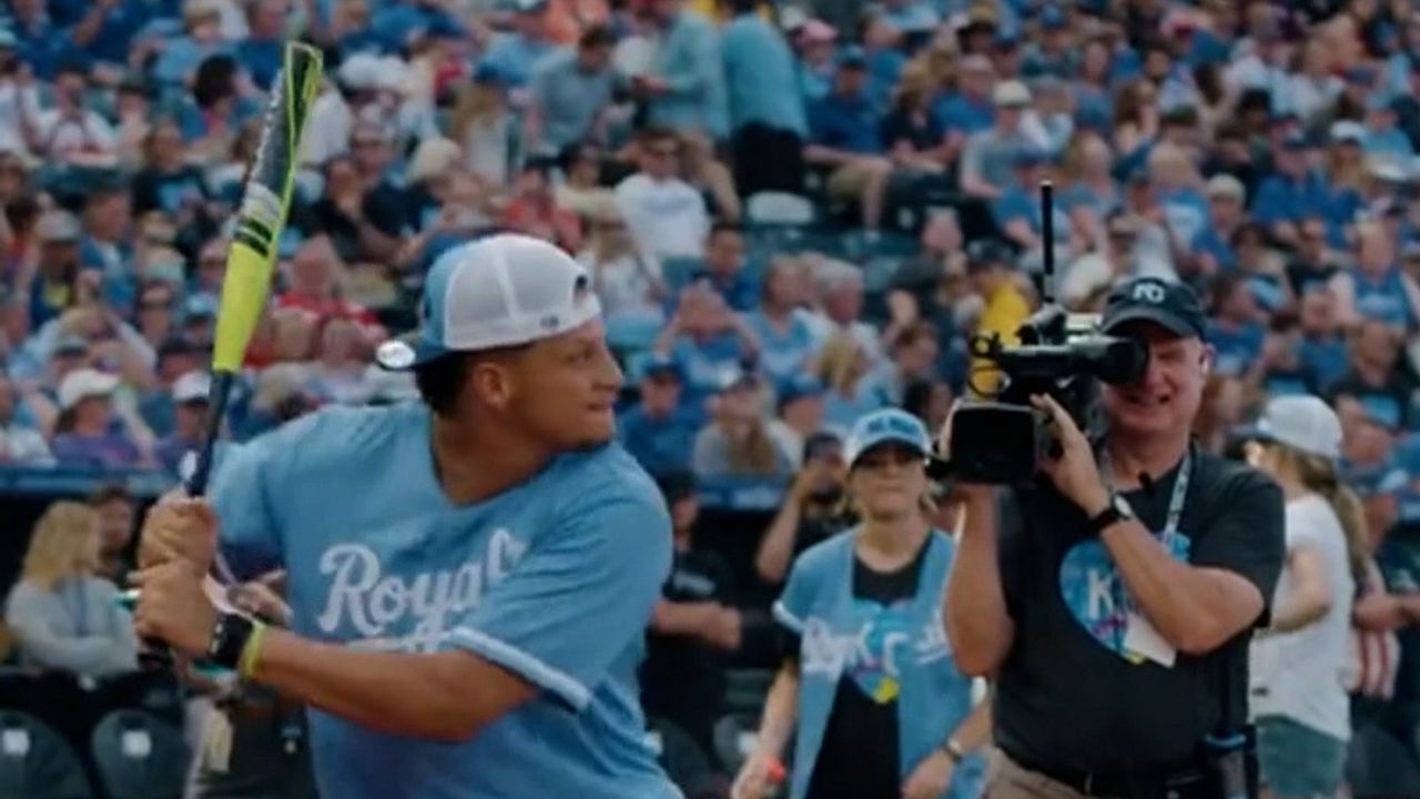 Patrick Mahomes plays softball, 06/02/2023