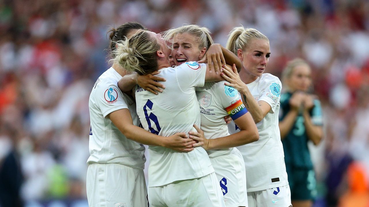 Chloe Kelly savours England's historic moment as Leah Williamson sends  powerful message after Euro 2022 glory | Football News | Sky Sports