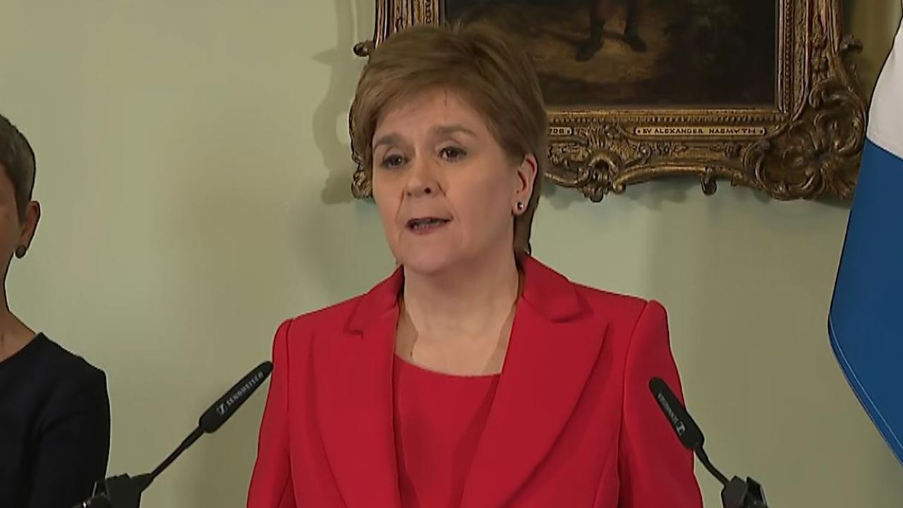 Sturgeon must resign : r/ScottishPeopleTwitter