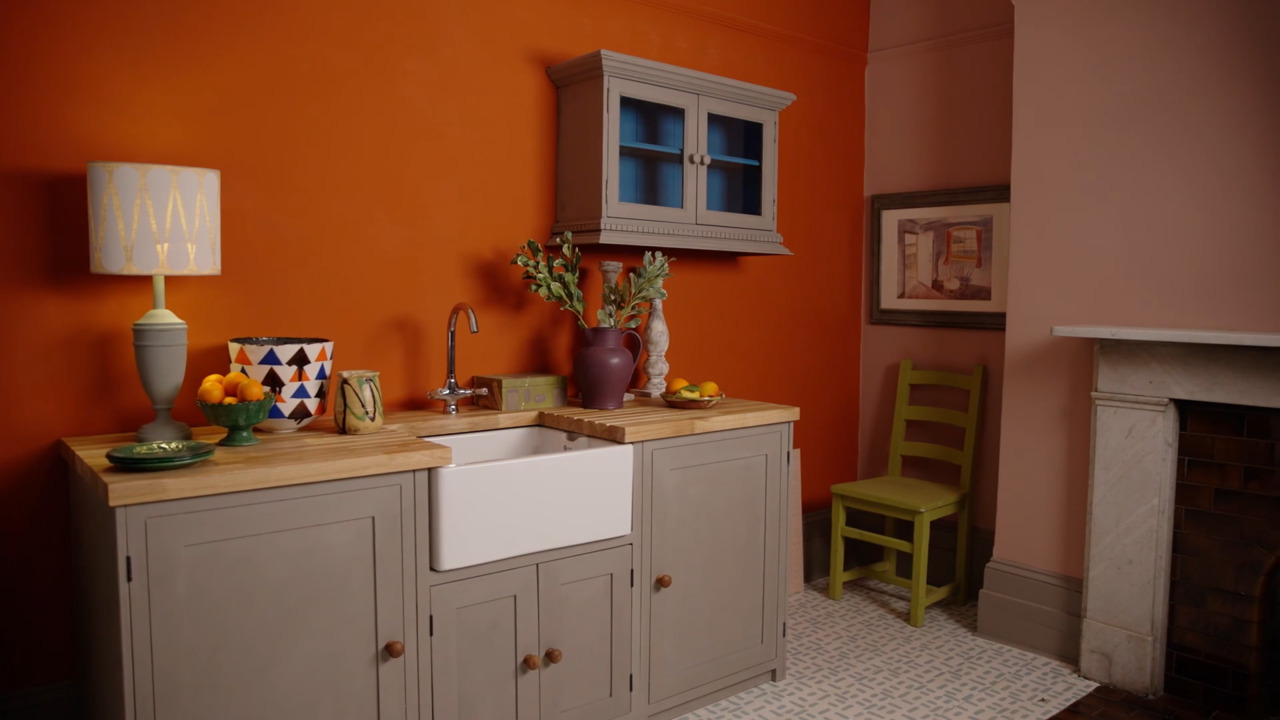 Painting the wall-mounted kitchen cabinets