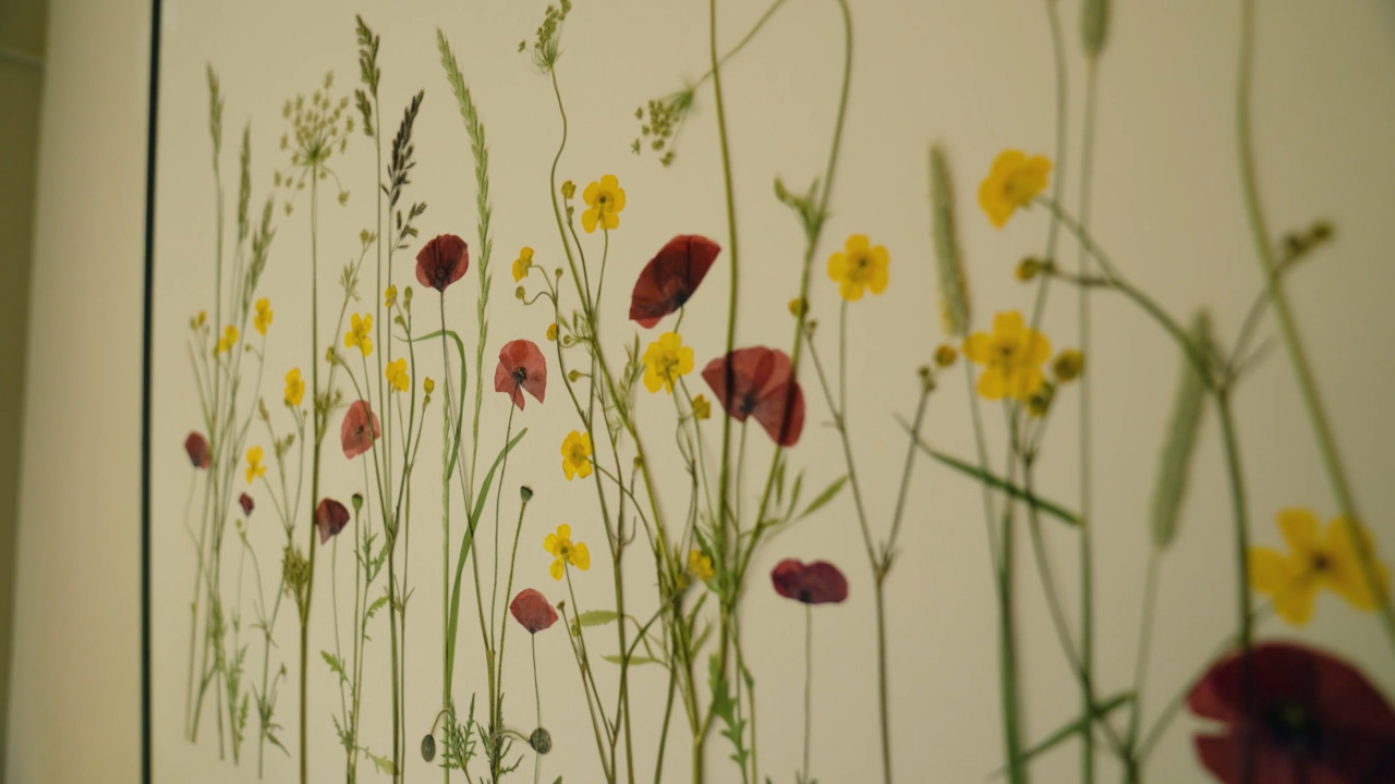 Create a more complex artwork - Part 3: Finishing your pressed flower meadow