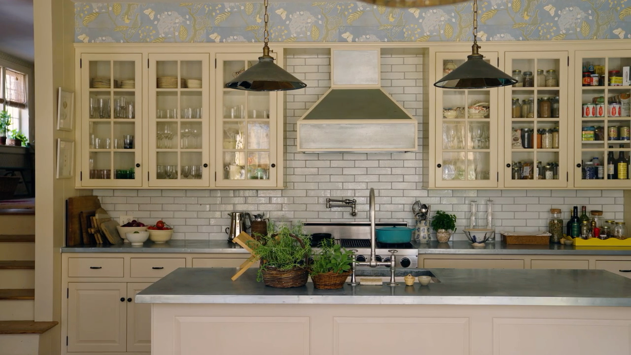 Decorating the kitchen