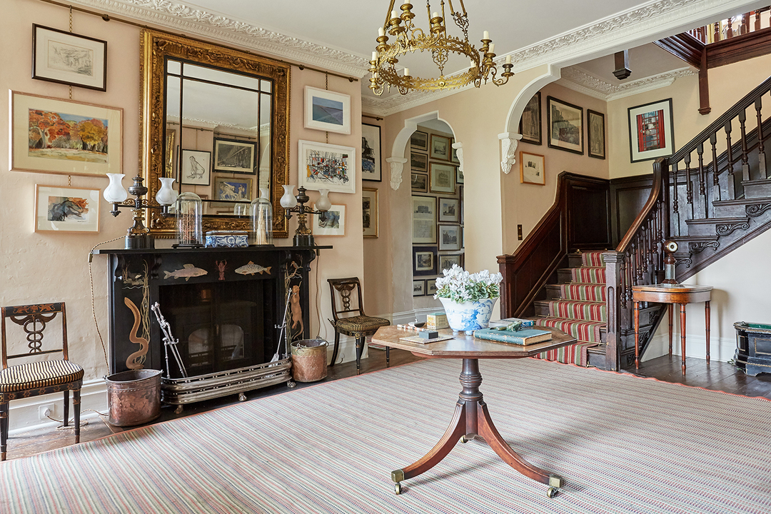 A 360 tour of Edward’s colourful country home