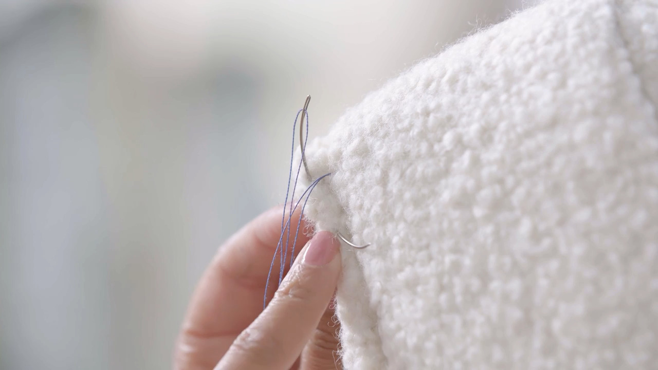 Part 22 - Stitching the chair