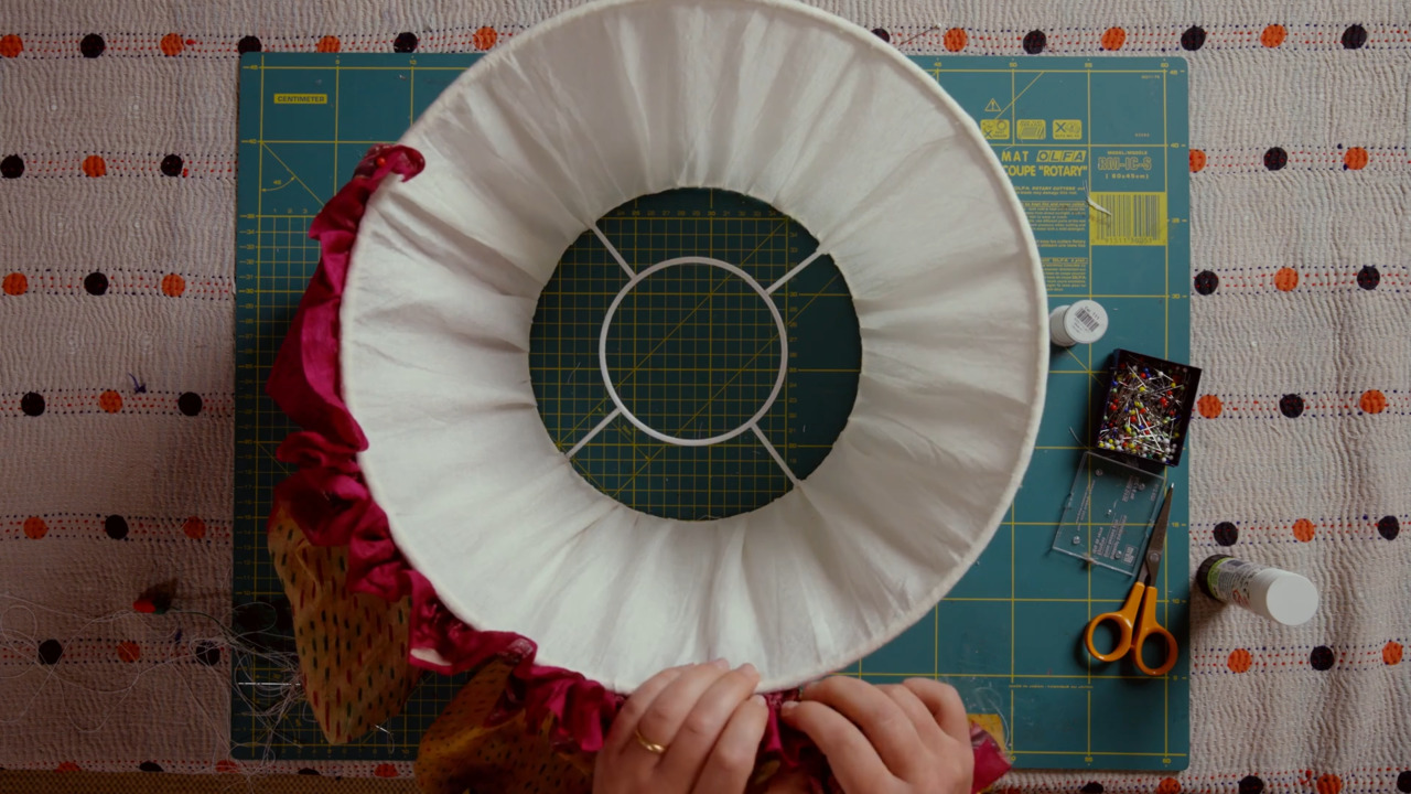 A gathered lampshade with a frilly bottom - Attaching the outer fabric