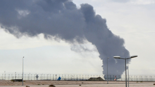 مطار الكويت الدولي يتعرض لهجمات مسيّرات وتسجيل أضرار فنية في الرادار