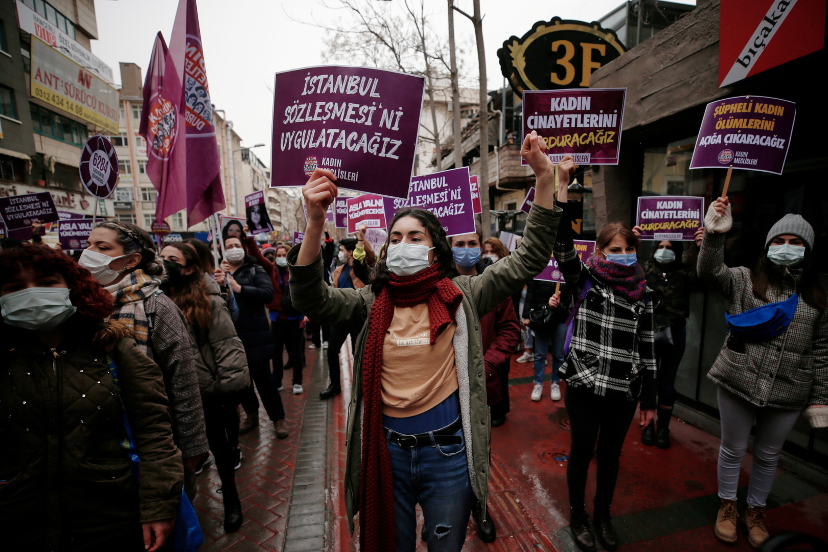 В Турция протестират заради срива на лирата 