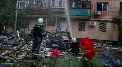 Russian attacks on Ukraine kill six as prisoner swap hangs in balance