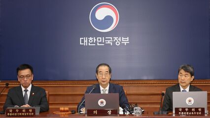 South Korea politics: Leaders call for business as usual