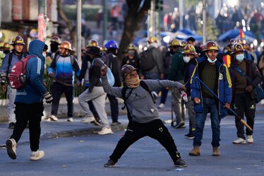 Bolivia police clash with protesters demanding president resigns