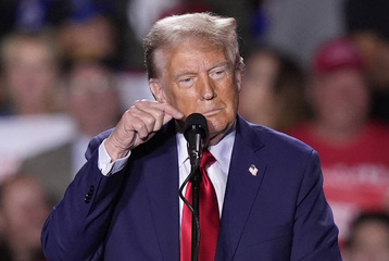 Candidates rally in Michigan: Trump and Harris seek to win over Muslim voters