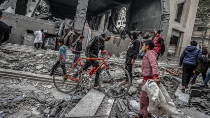 Gaza offensive intensified: Israeli army hit school housing displaced people