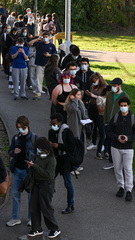 UK students queue for vaccines after deadly meningitis outbreak