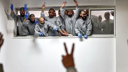 Swap deal: Palestinian prisoners and Israeli captives freed