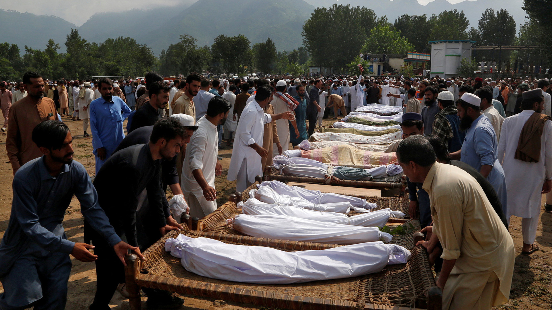 At least 337 killed in Pakistan floods, gov't defends emergency response |  Floods News | Al Jazeera