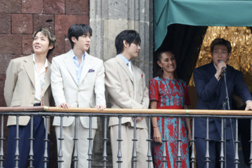 BTS draws 50,000 fans in less than five hours to Mexico City palace appearance