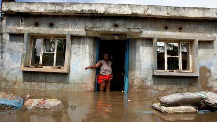 Mozambique floods leave thousands displaced as emergency shelters run out of food