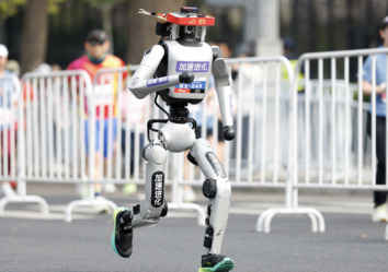 Humanoid robots speed past humans in Beijing half-marathon