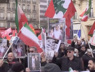Miles de personas en París protestan contra las acciones militares en Irán, Líbano y Palestina 