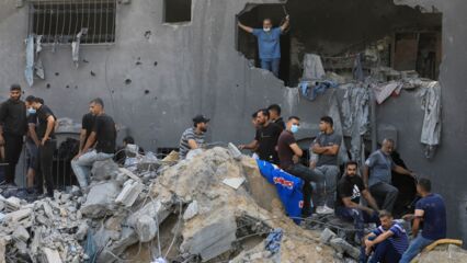 Israeli air strikes bombard Jabalia refugee camp in northern Gaza
